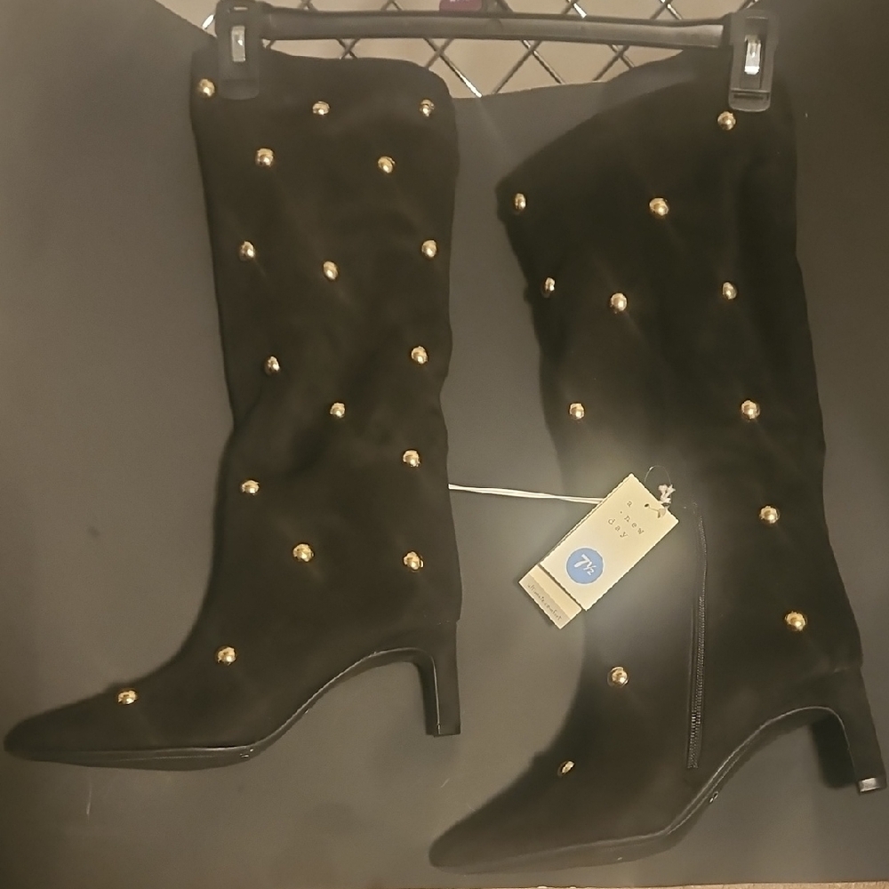 Elegant Black Knee-High Boots with Gold Accents